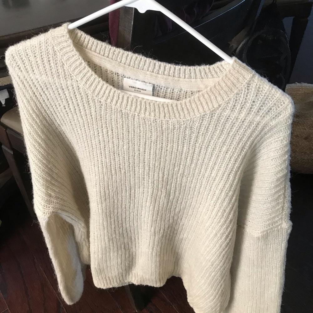Vero Moda Cropped Sweater- Large